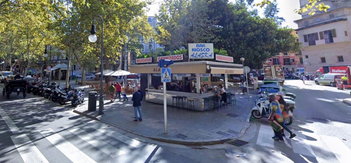 El Ayuntamiento de Palma remodelará la plaza del Mercat, pero mantendrá el bar Alaska