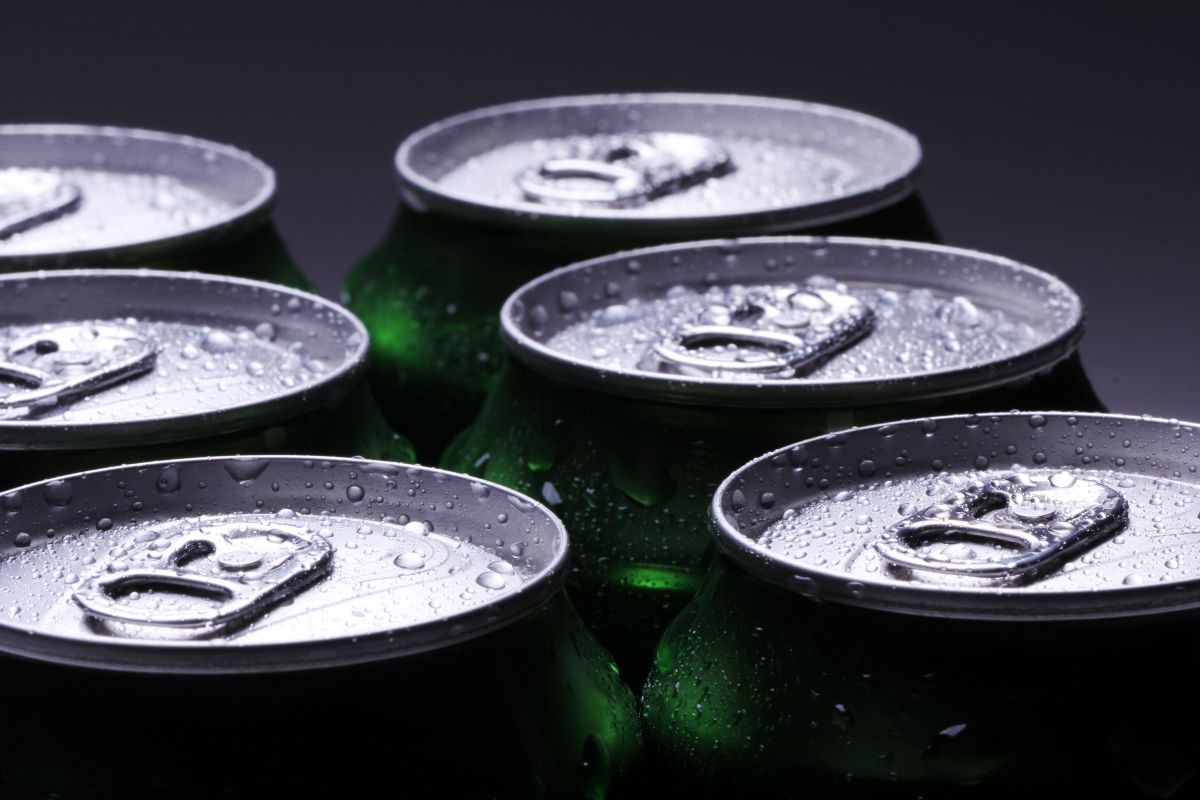 Los adolescentes que toman bebidas energéticas sacan peores notas y consumen más drogas