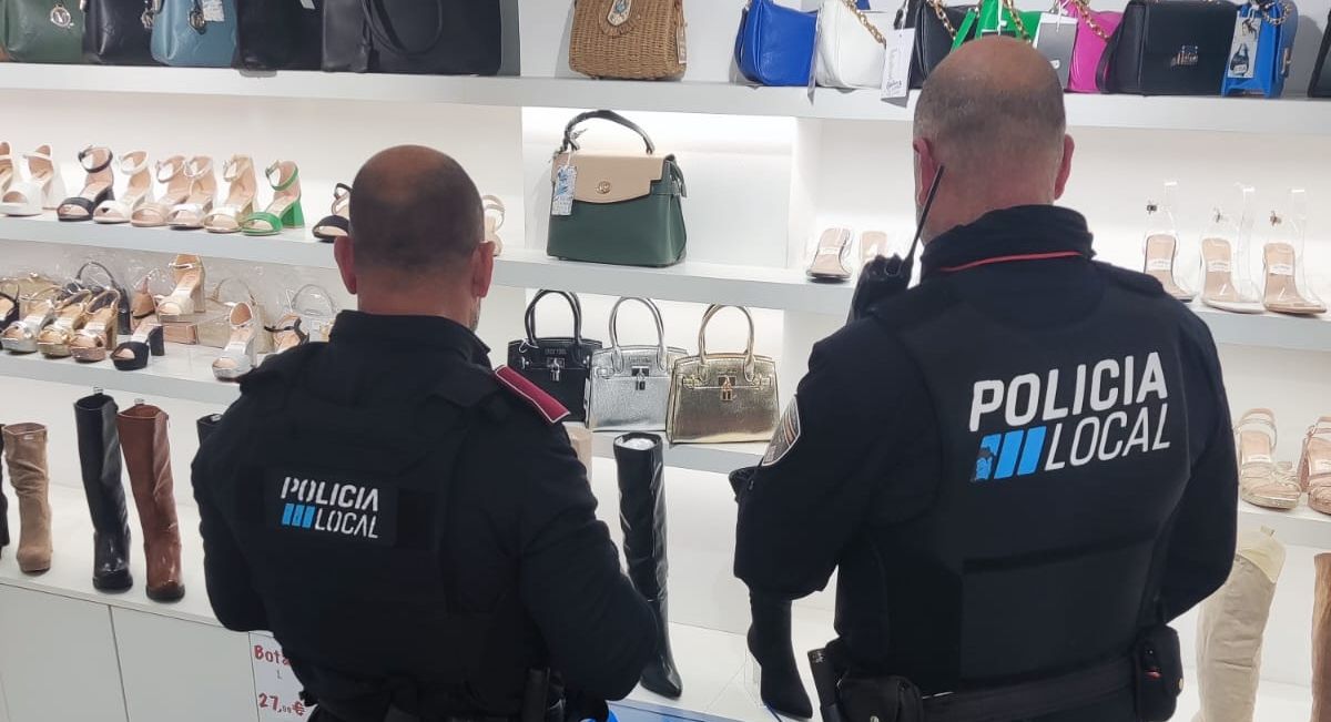 Desarticulados en Palma dos puntos de venta de productos de lujo falsificados