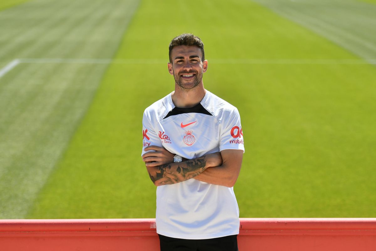 El RCD Mallorca suspende de empleo y sueldo a Dani Rodríguez y le retira la capitanía