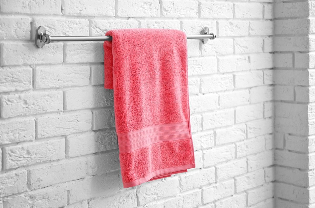 Un sanitario explica cada cuántos días hay que cambiar las toallas del baño para evitar problemas de salud