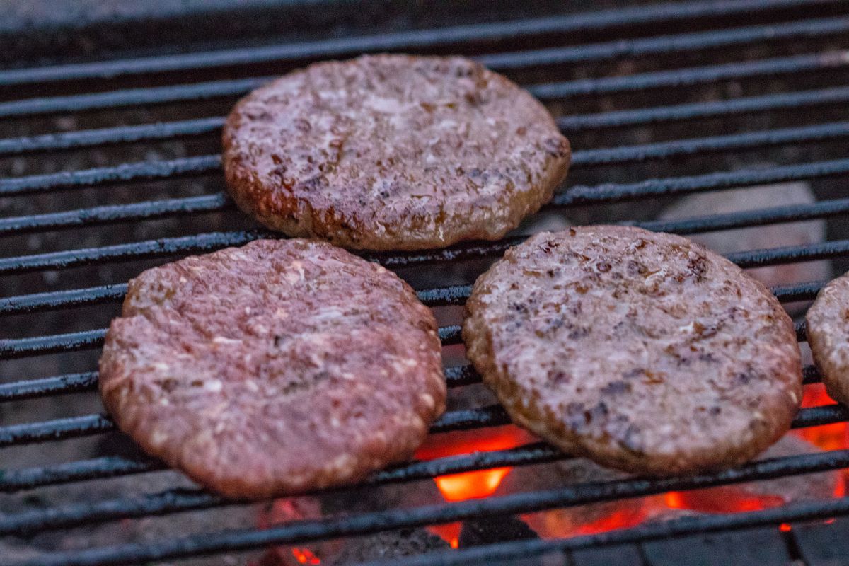 Alerta alimentaria por posible presencia de plástico en carne para hamburguesas