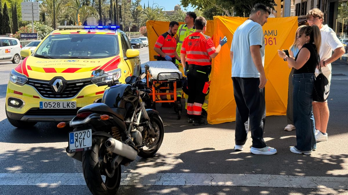 Un motorista, herido tras ser embestido por un coche en Palma