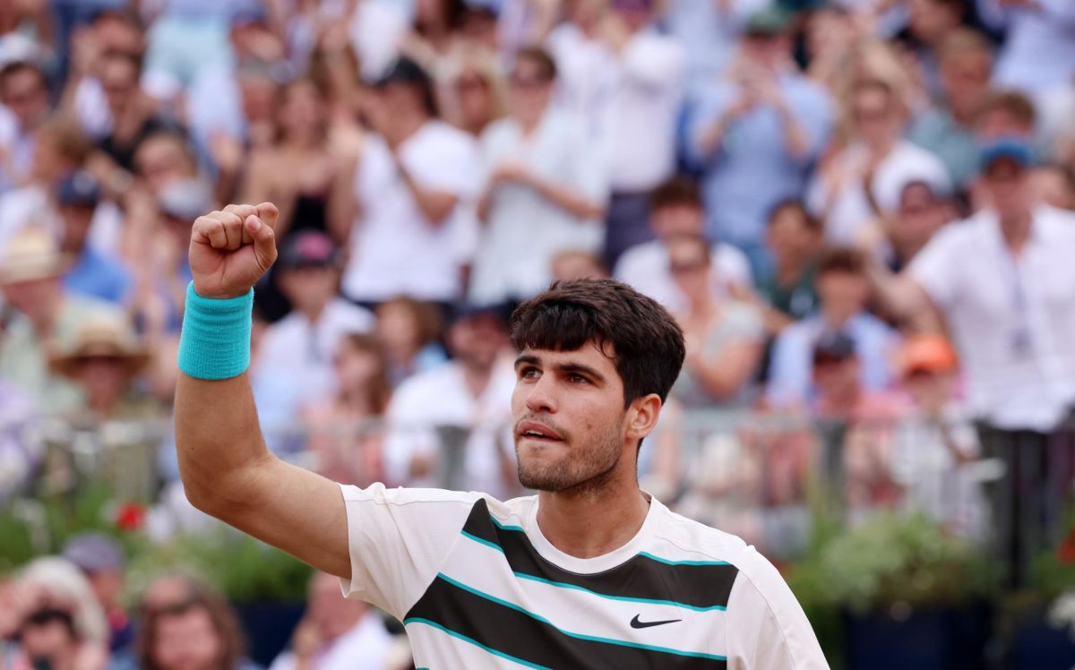 Alcaraz se corona en Queen's y va directo a Wimbledon
