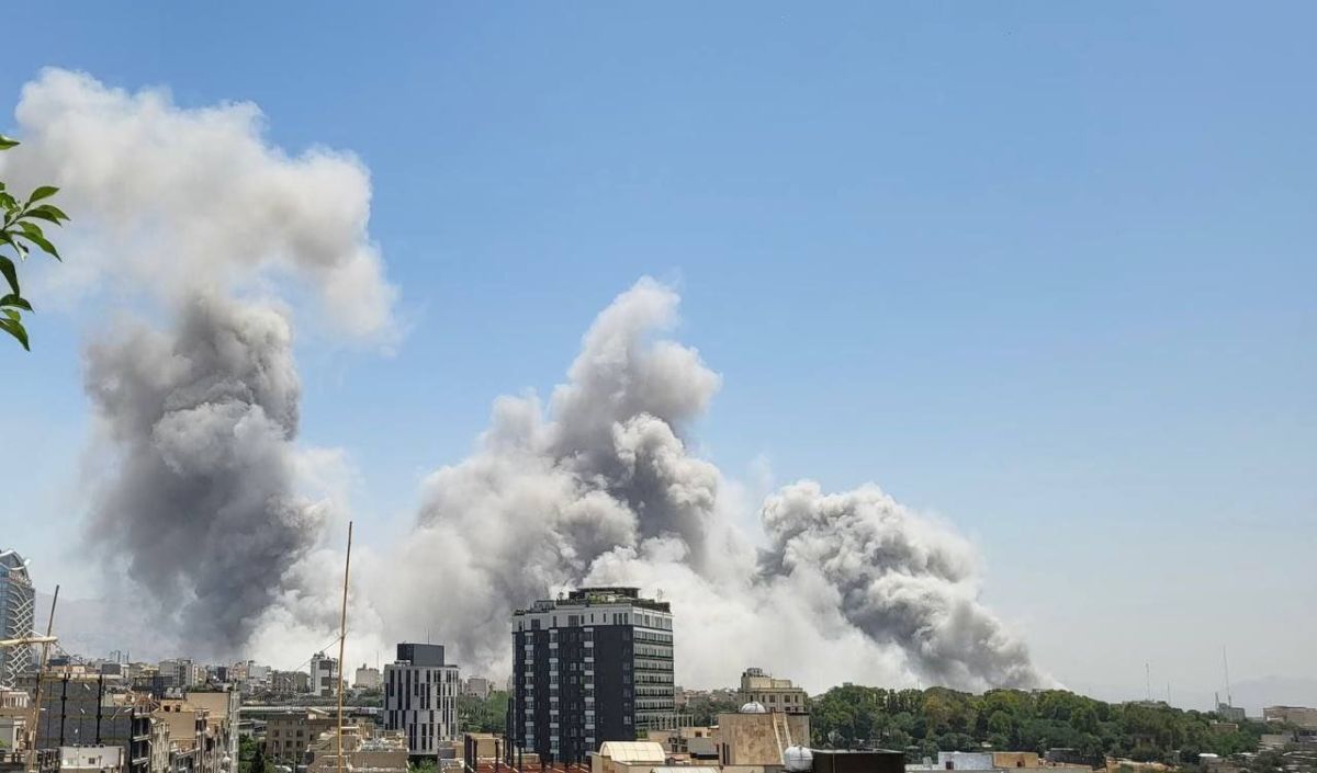 Israel ataca seis aeropuertos y varias aeronaves en Irán para debilitar su capacidad aérea