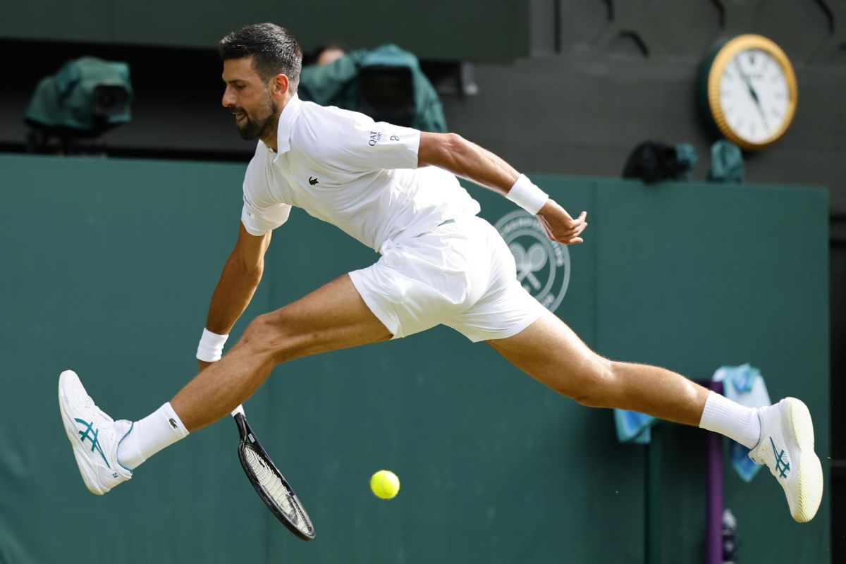 Djokovic alcanza sus decimocuartas semifinales en Wimbledon tras superar a Cobolli con susto final