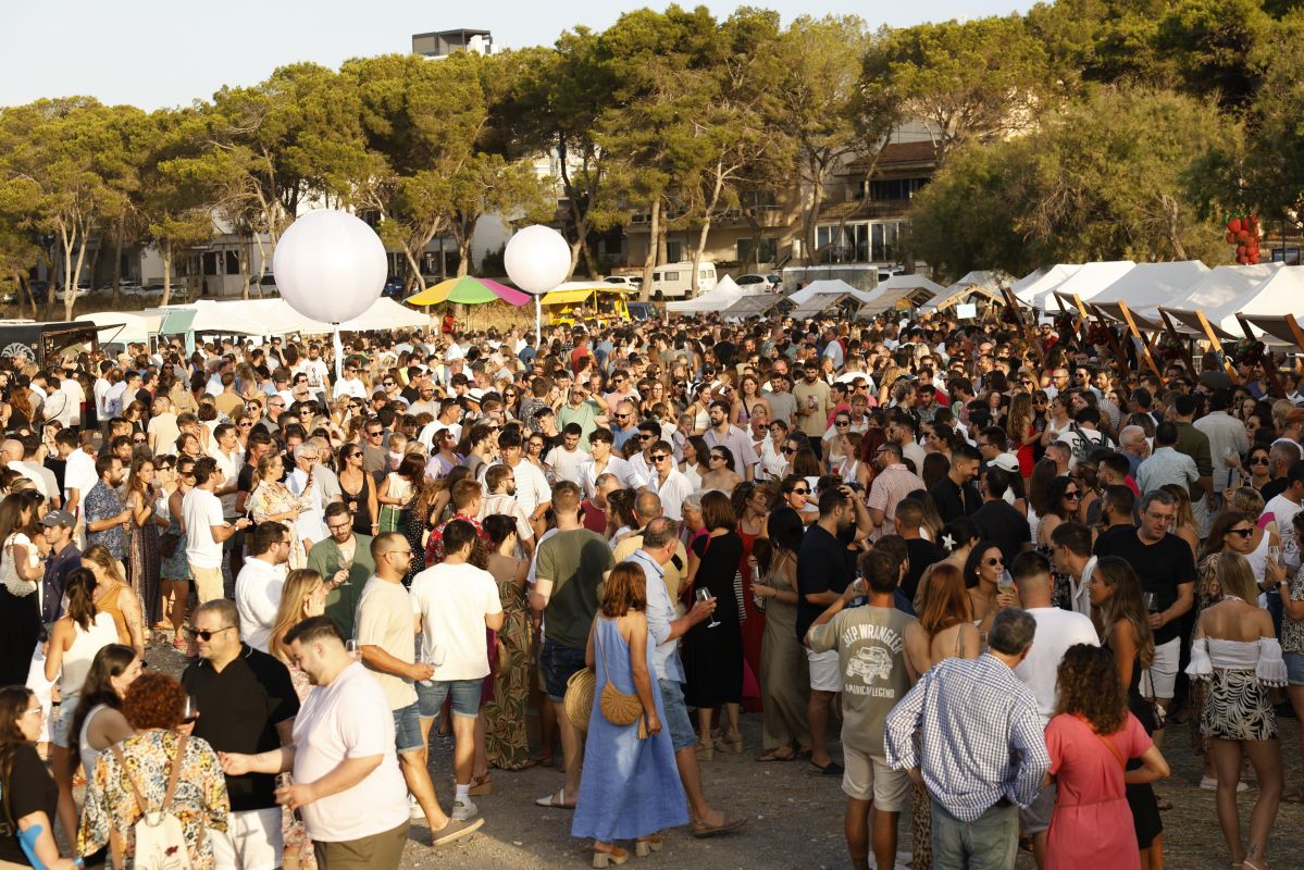 Más de 6.000 personas disfrutan de la cata de vinos en el 'Raïm Wine Fest' de Portocolom