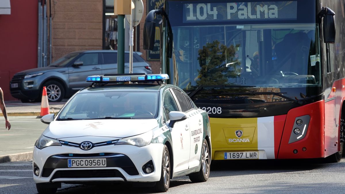 Un chófer del TIB da positivo en drogas tras conducir de forma 