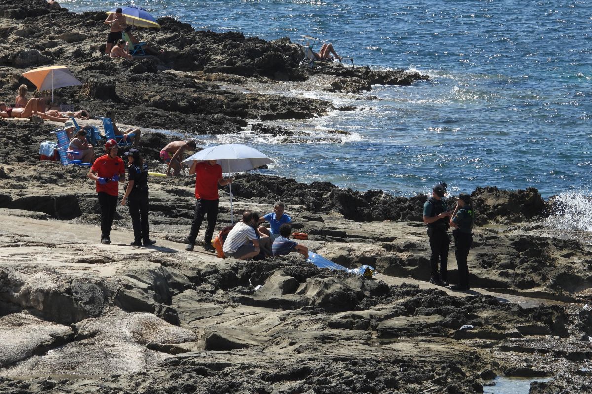 Un hombre muere ahogado en la playa de Cala Blava