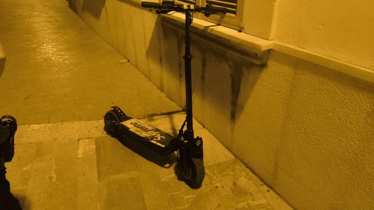 Un patinete arrolla a una mujer en una zona peatonal de Alcúdia y el conductor da positivo en drogas