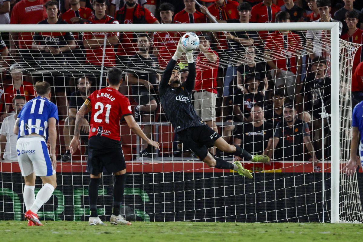 El Mallorca respira con su primera victoria de la temporada ante el Alavés