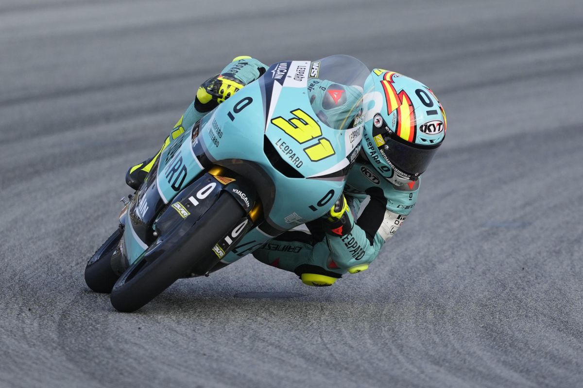 Adrián Fernández logra la pole del GP de Indonesia con récord absoluto en Mandalika