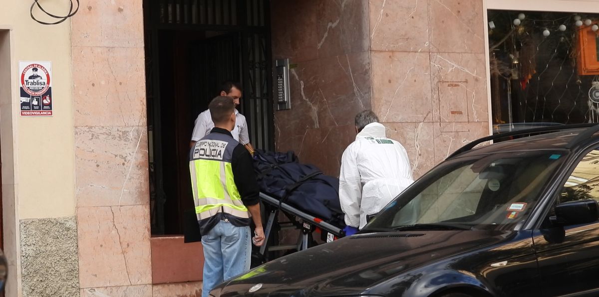 Detienen por presunto homicidio al hombre que convivió un mes con el cadáver de su madre en Palma