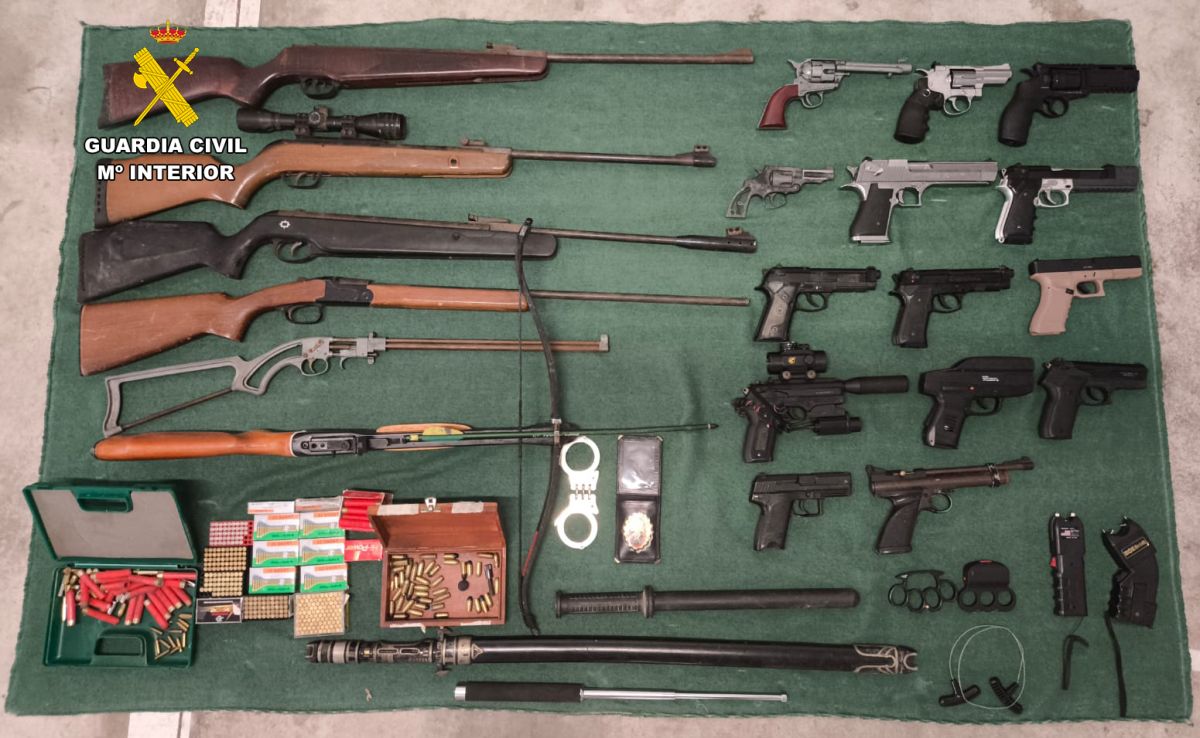 Un incendio en una casa de Selva destapa una plantación de marihuana y un arsenal de armas