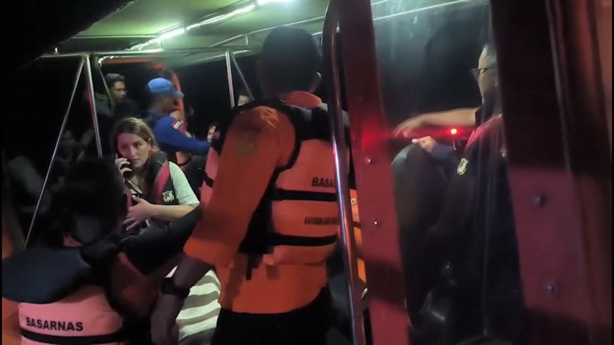 Los desaparecidos en el naufragio de Indonesia son un exfutbolista del Valencia CF y tres de sus hijos