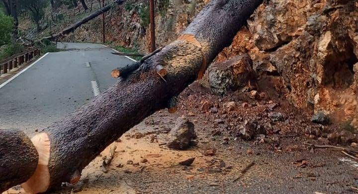 Desprendimientos, carreteras cortadas y vuelos cancelados: El temporal deja 125 incidentes en Baleares