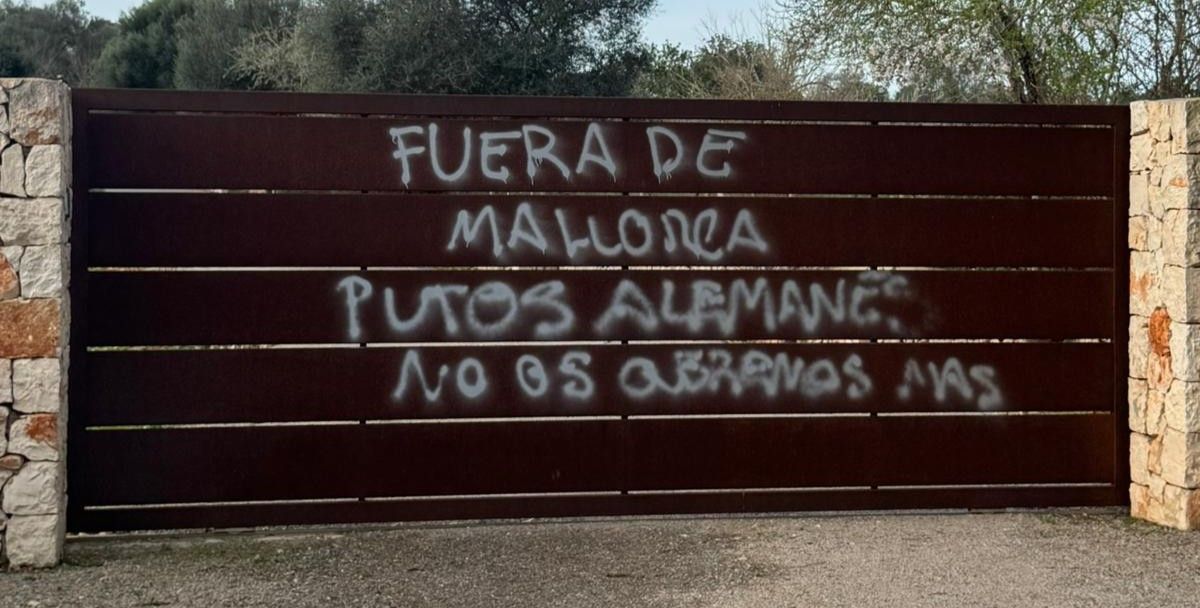 Aparecen pintadas contra alemanes en fincas de Santanyí