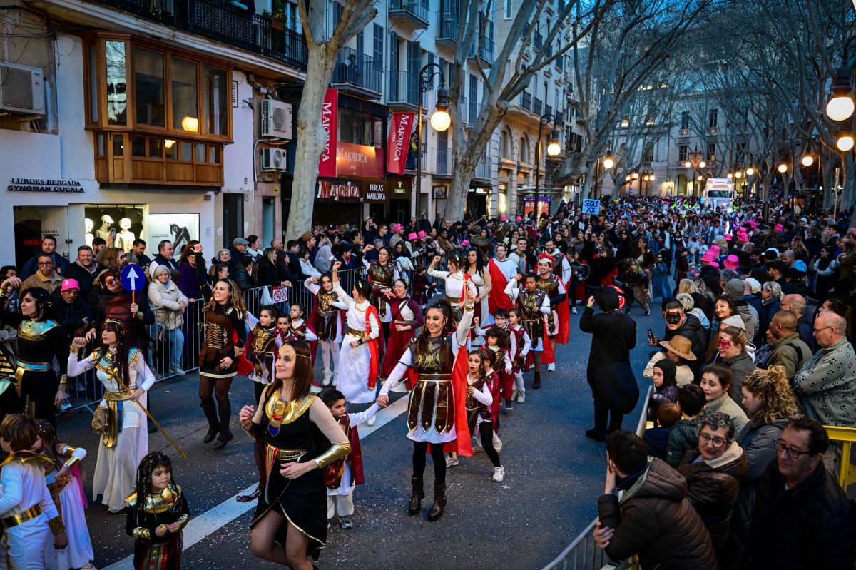 FOTOS | Palma se entrega al Carnaval: Sa Rua 2026 llena de ingenio y sátira las calles