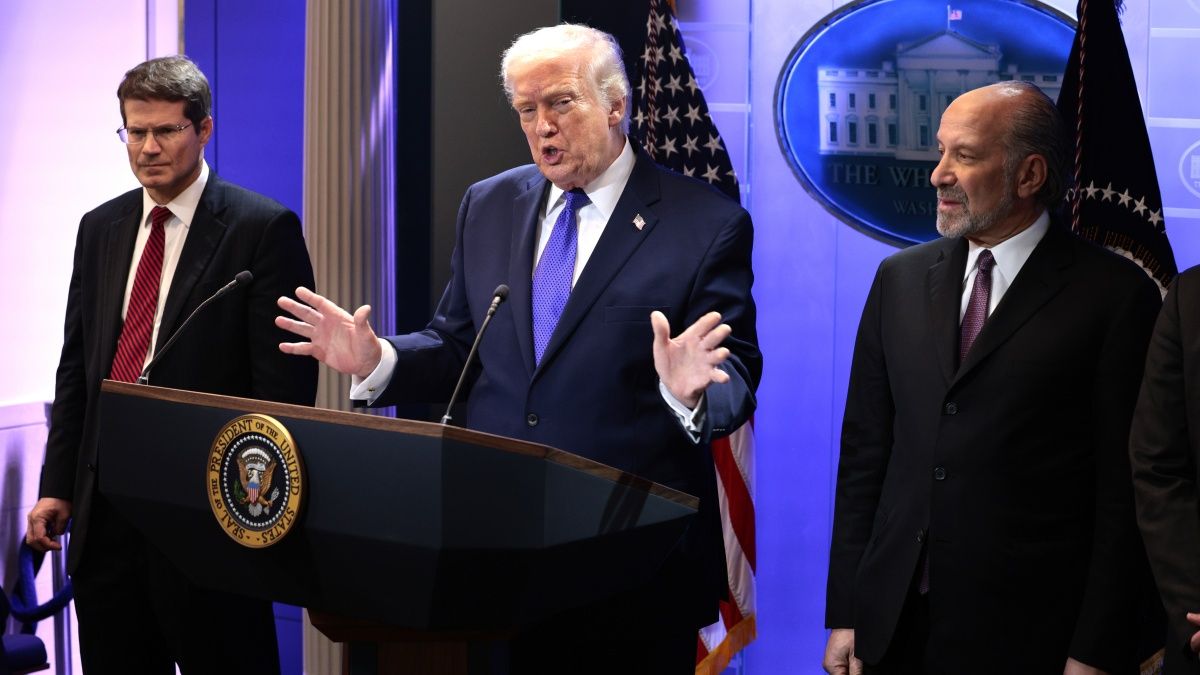 Trump desafía al Supremo y anuncia un arancel global del 10%