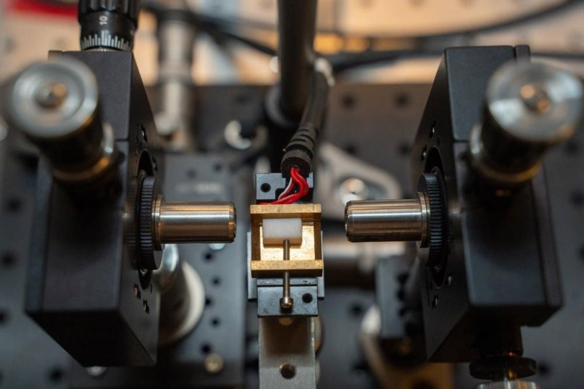 Investigadores de la UIB consiguen dotar de memoria controlable a un sistema cuántico de luz