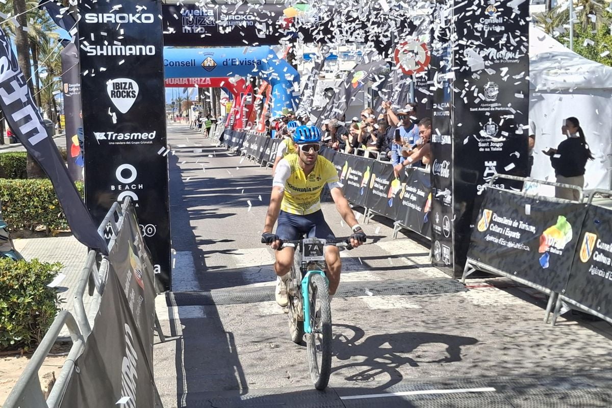 Morcillo y Barroso dominan la etapa reina y acarician la victoria final en la Vuelta a Ibiza