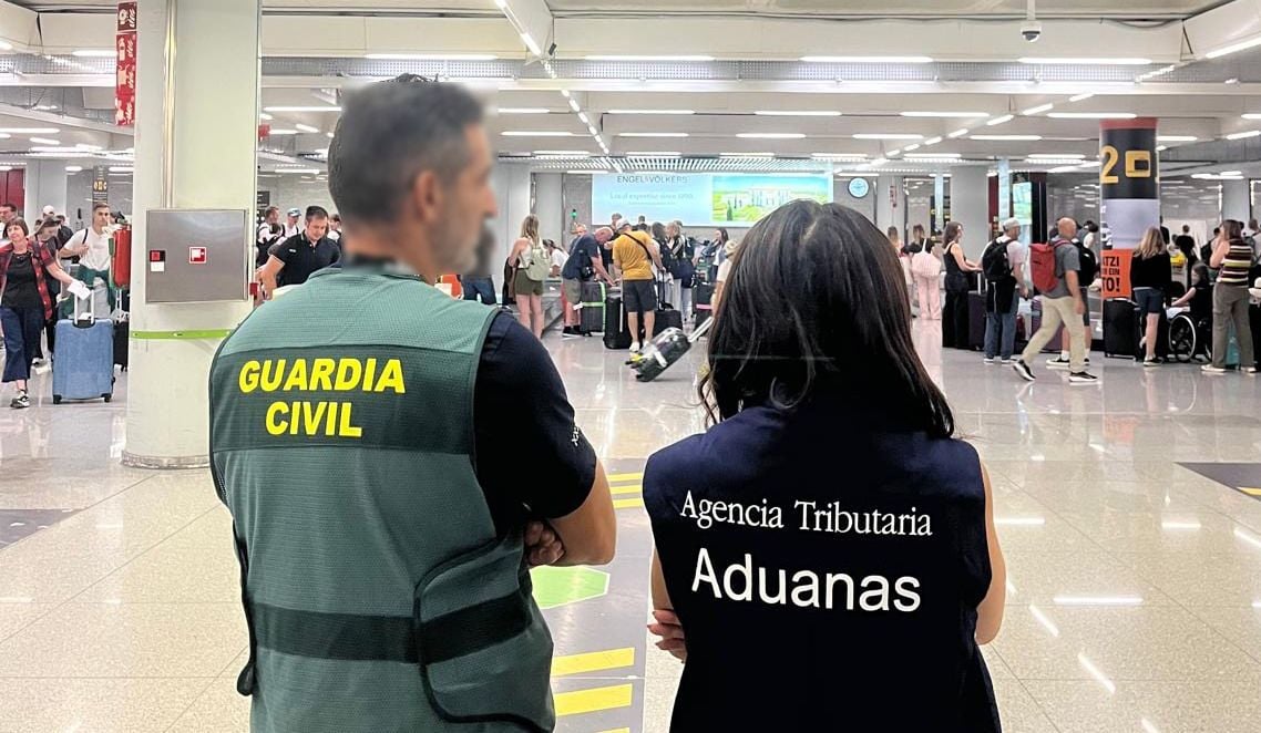 Incautan 11.387 cajetillas de tabaco de contrabando en el aeropuerto de Palma