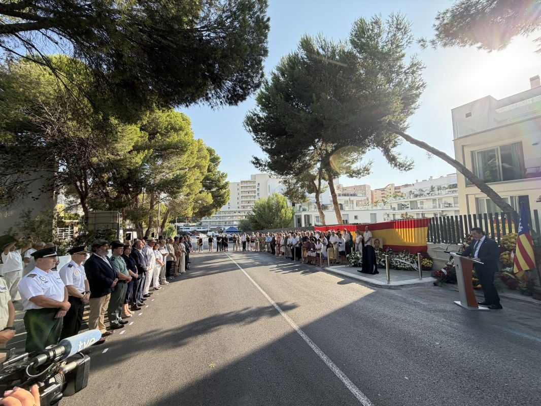 Calvià rinde homenaje a la memoria de Diego Salvá Lezaun y Carlos Sáenz de Tejada