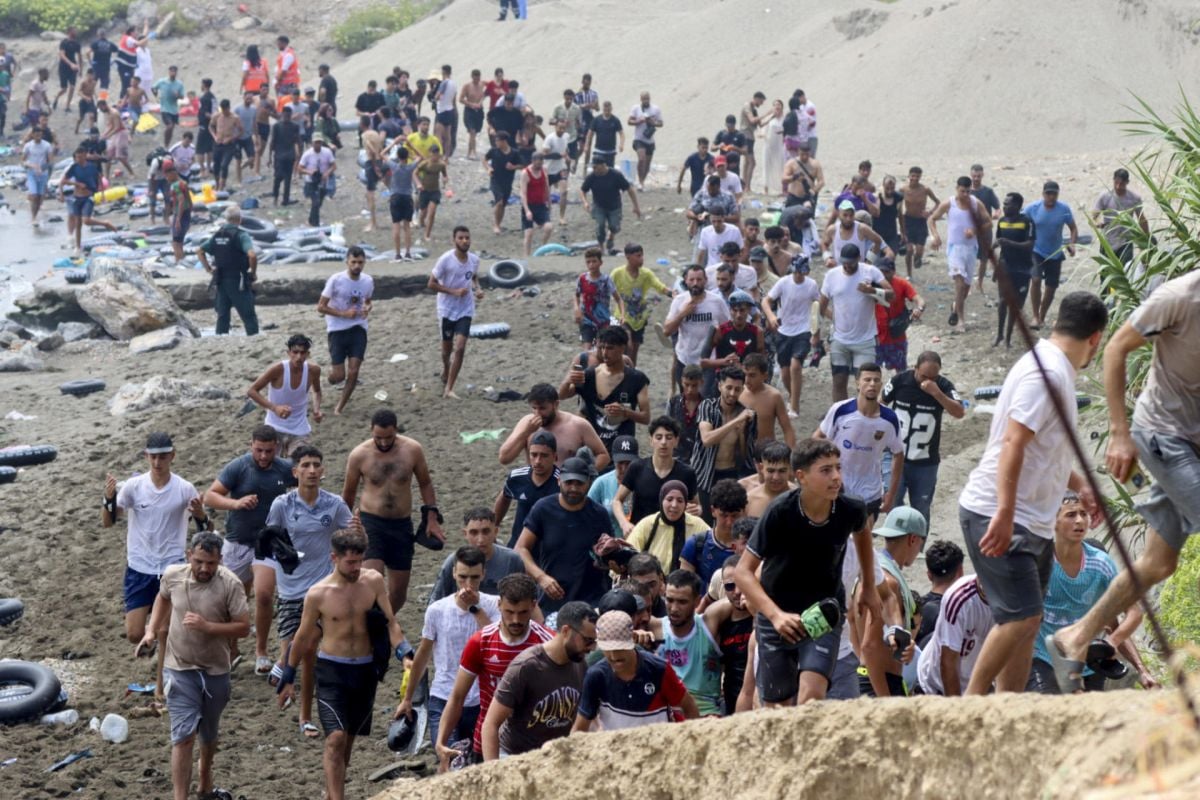 Continúa el mismo ritmo de entradas de personas a través de la frontera del Tarajal