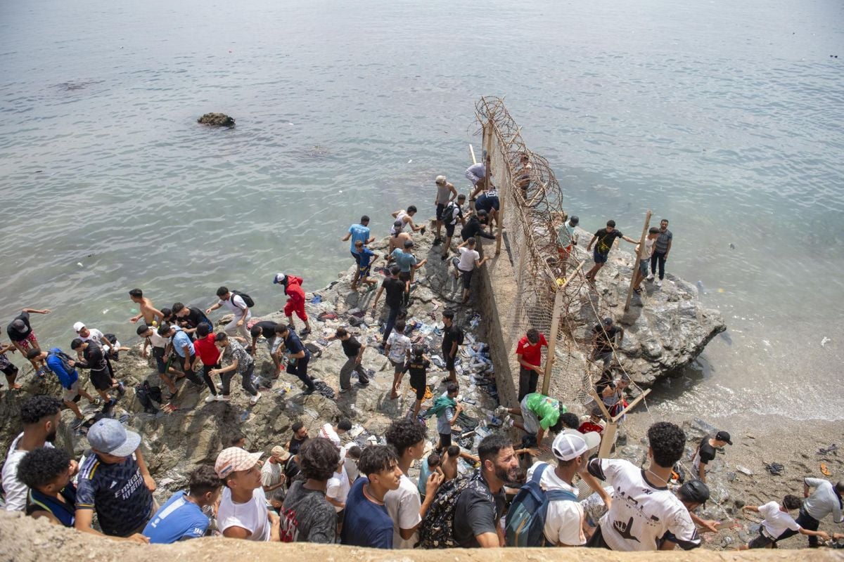 Marruecos asegura que alertó a España antes de la crisis migratoria de Ceuta