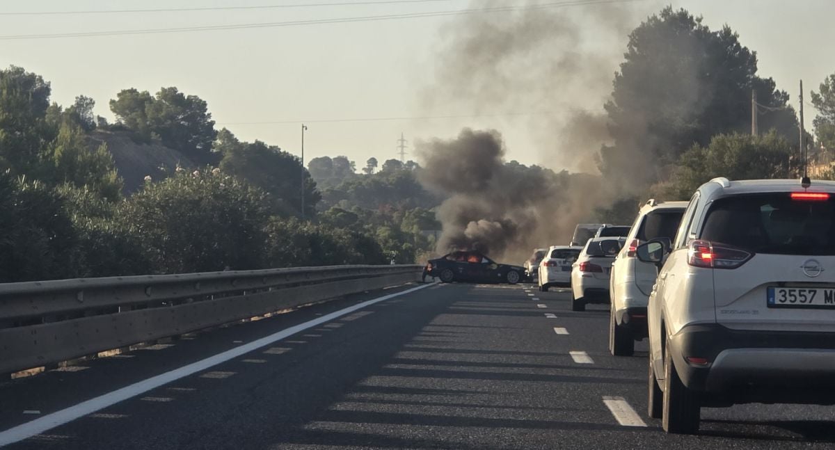 Un aparatoso accidente en la autopista de Llucmajor deja un herido