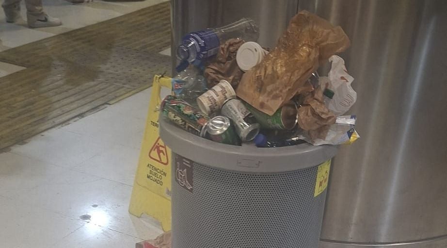 Denuncian el abandono de la Estación Intermodal de Palma: calor asfixiante, goteras y acumulación de basura