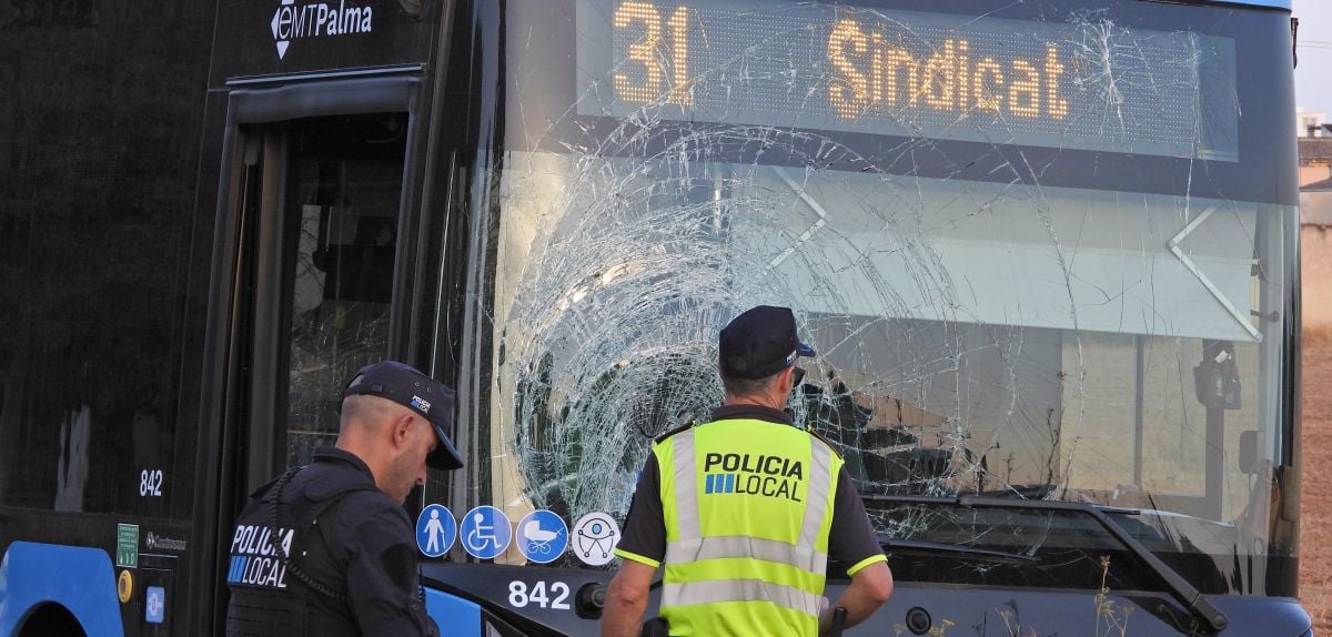 El hombre atropellado por un autobús de la EMT en Palma reconoce que se tiró delante del vehículo