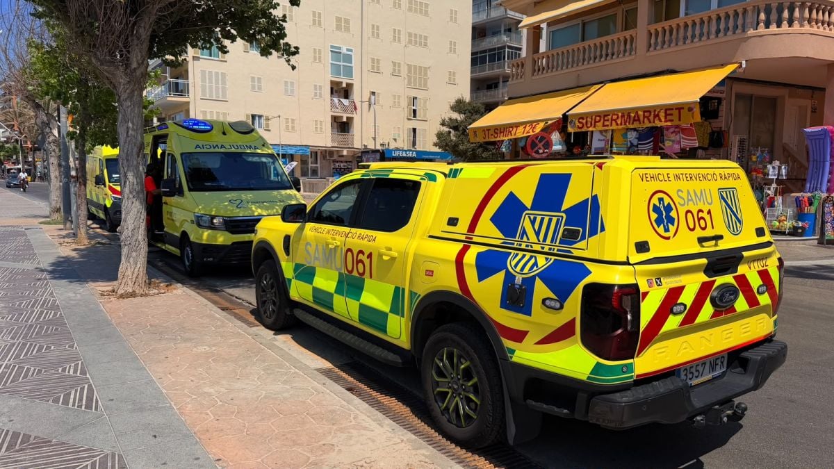 Herido un turista al tirarse al mar con poca profundidad en s'Arenal, Llucmajor