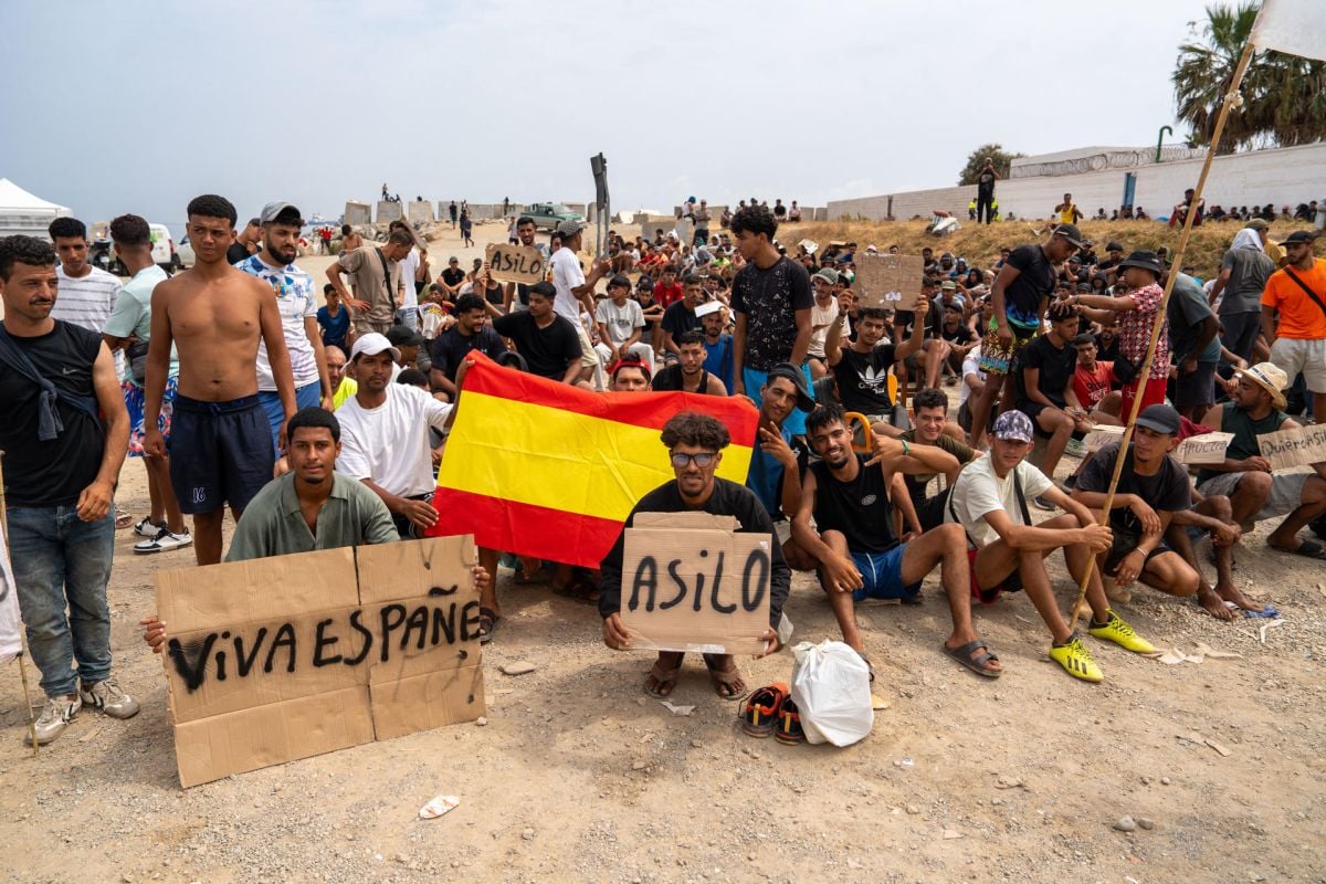 Unos 200 inmigrantes reclaman asilo en una protesta en el asentamiento del Trampolín en Ceuta