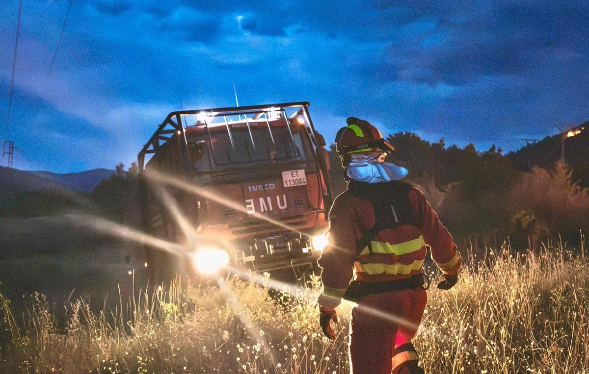 Muere un militar de la UME y tres resultan heridos tras volcar su camión en el incendio de Las Peñas de Riglos