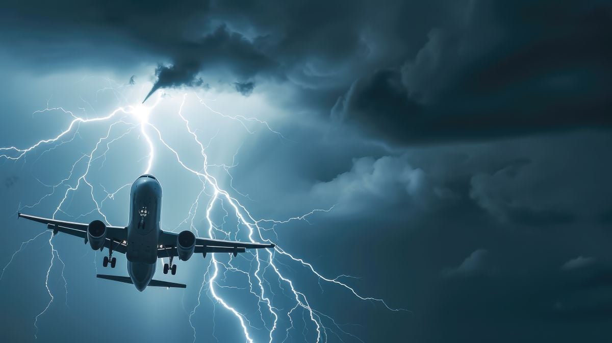 Qué pasa realmente si un rayo alcanza un avión lleno de pasajeros en pleno vuelo