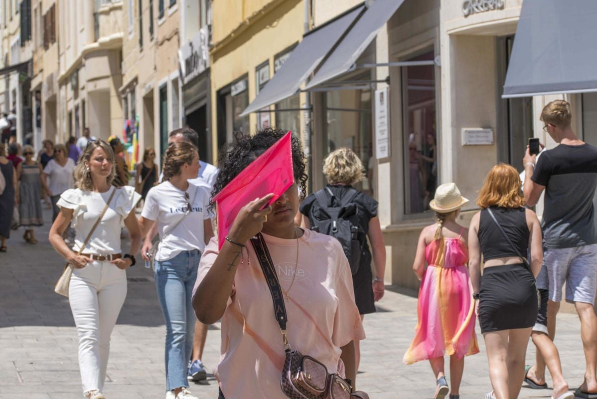 El calor no da tregua con valores rozando los 40 ºC y persistencia de noches tropicales