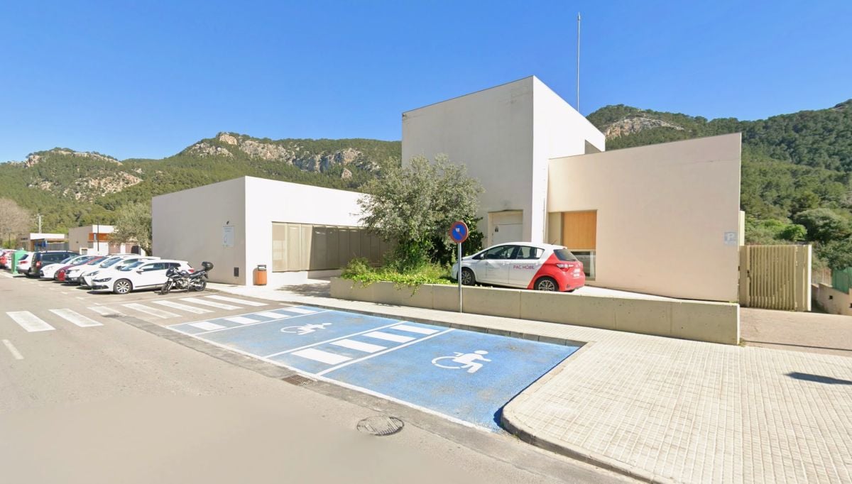 Las altas temperaturas sofocan el centro de salud de Andratx: "Si vas con un microinfarto, allí te da un infarto"