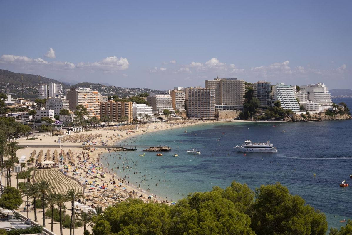Calvià rescindirá el contrato de la playa de Magaluf frente a los impagos la empresa concesionaria