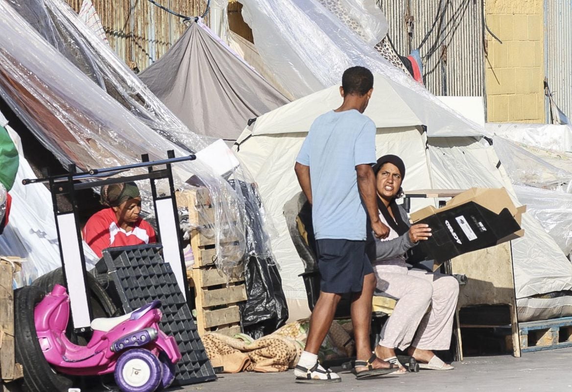 El Gobierno habilita todos los polideportivos de Ceuta para albergar a inmigrantes