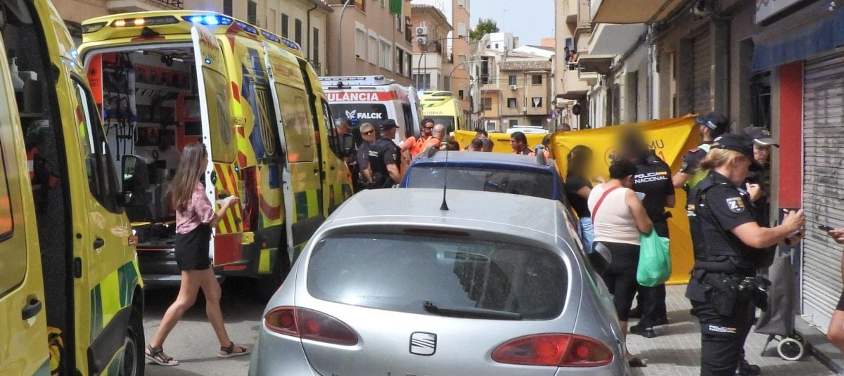 Un joven de 25 años, herido grave tras precipitarse desde un tercer piso en Palma