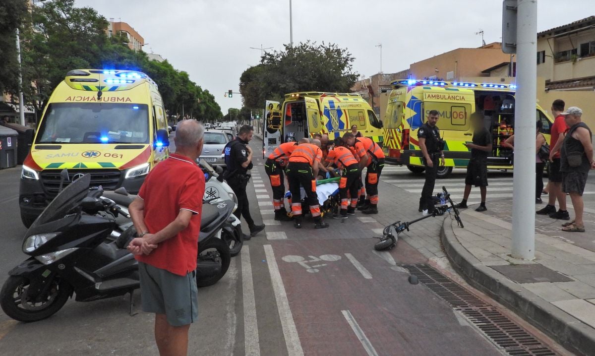 Un hombre resulta herido grave tras un accidente entre dos patinetes en Palma