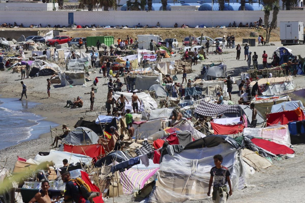 El Gobierno amplía a 44,5 millones de euros la ayuda para inmigrantes en Ceuta