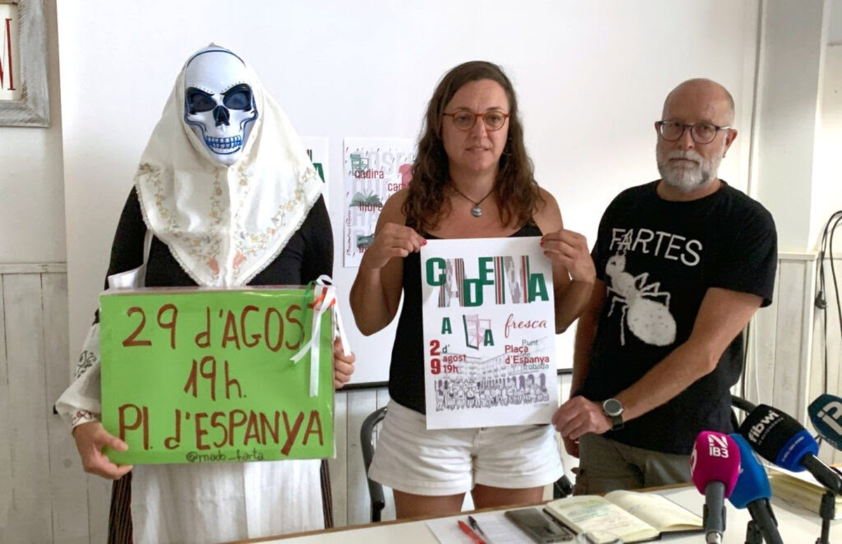 Convocan una cadena humana 'a la fresca' esta sábado para protestar contra la masificación turística