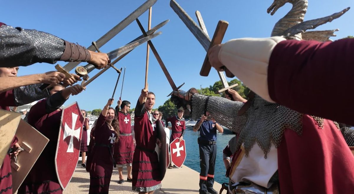 Más de 1.500 participantes recrean el desembarco del Rei en Jaume en Santa Ponça