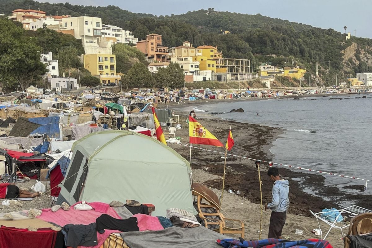 Detenidos 21 migrantes por apedrear a militares y guardias civiles en Ceuta