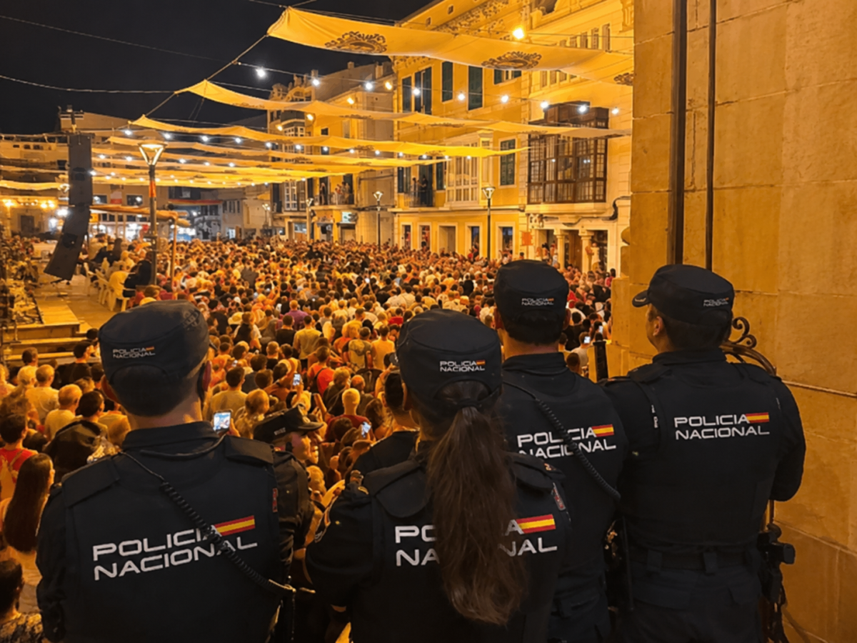 El dispositivo de seguridad de la Policía Nacional en las Fiestas de Gracia de Mahón se salda con nueve detenidos