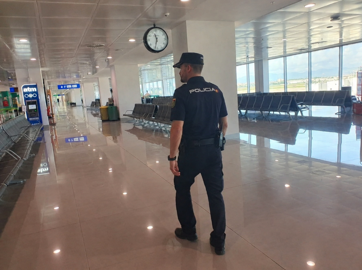 Detenido un conductor por agredir y amenazar a otro en la zona de llegadas del aeropuerto de Palma