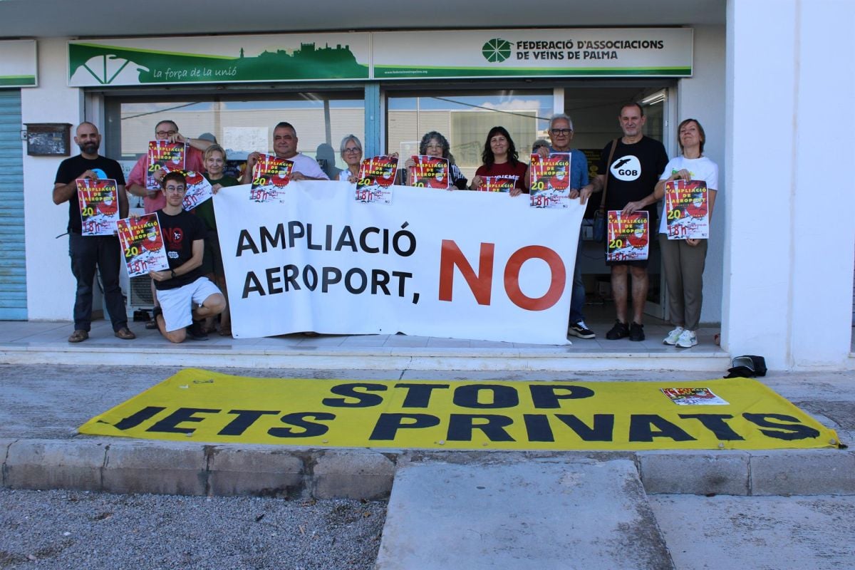 Una quincena de entidades se suman a la protesta contra la ampliación del aeropuerto de Palma