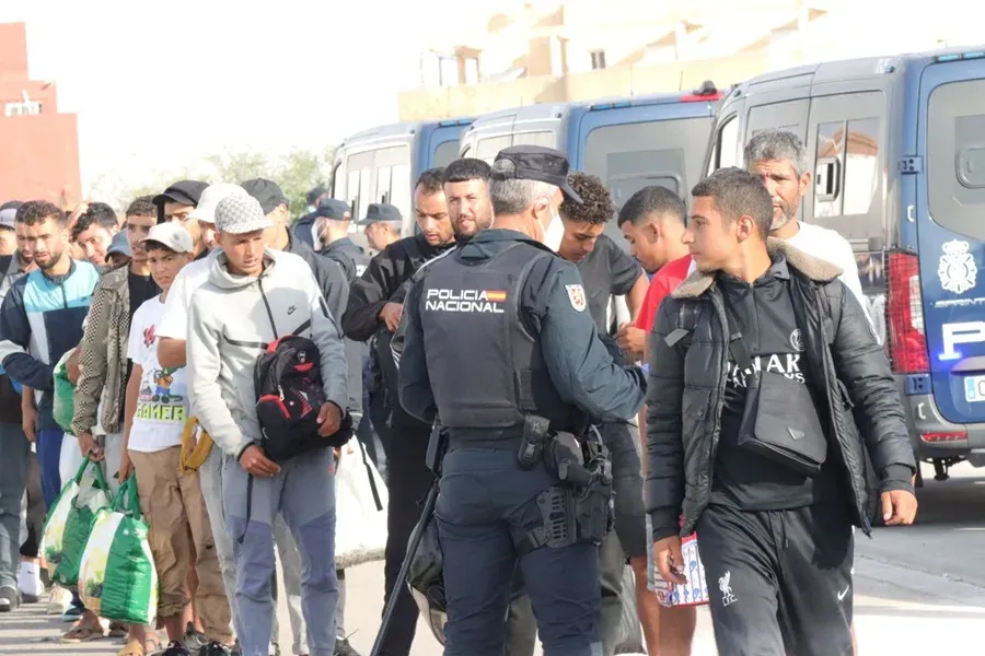 Más de 5.000 migrantes han vuelto ya a Marruecos y un centenar ha renunciado al asilo